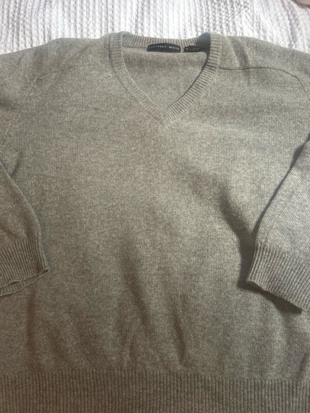 Geoffrey Beene Men's V-Neck Sweater in Heather Gray